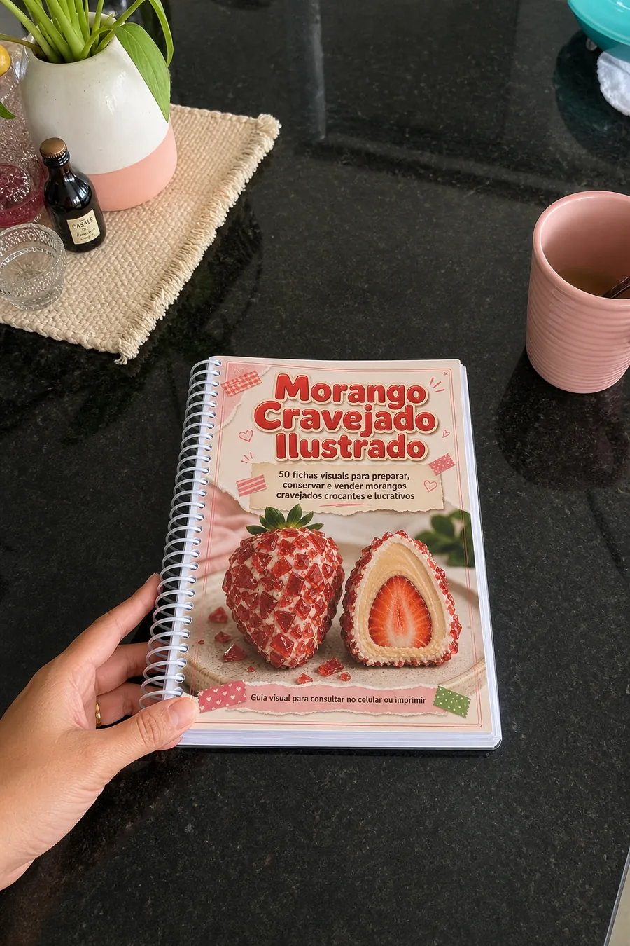 Material impresso do Morango Cravejado Ilustrado sendo usado de verdade